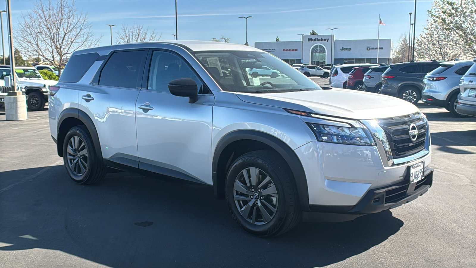 Used 2024 Nissan Pathfinder S FWD image 1