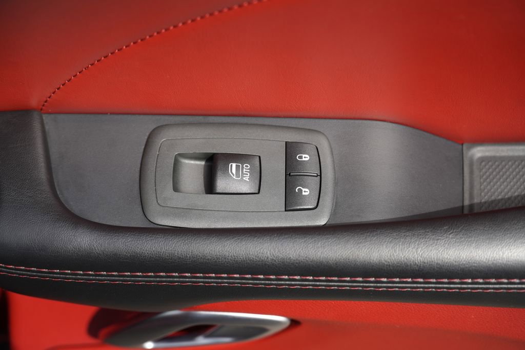 Used 2015 Dodge Challenger R/T Plus image 19