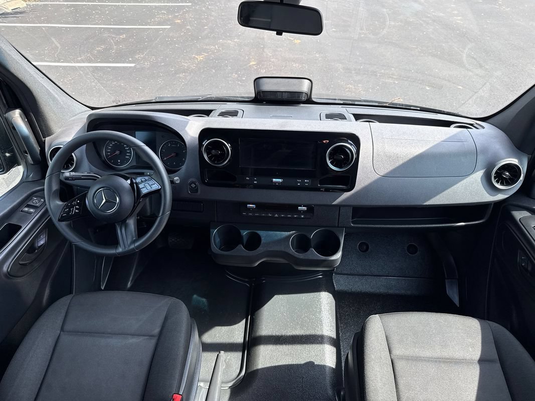 Used 2025 Mercedes-Benz Sprinter 2500 image 19