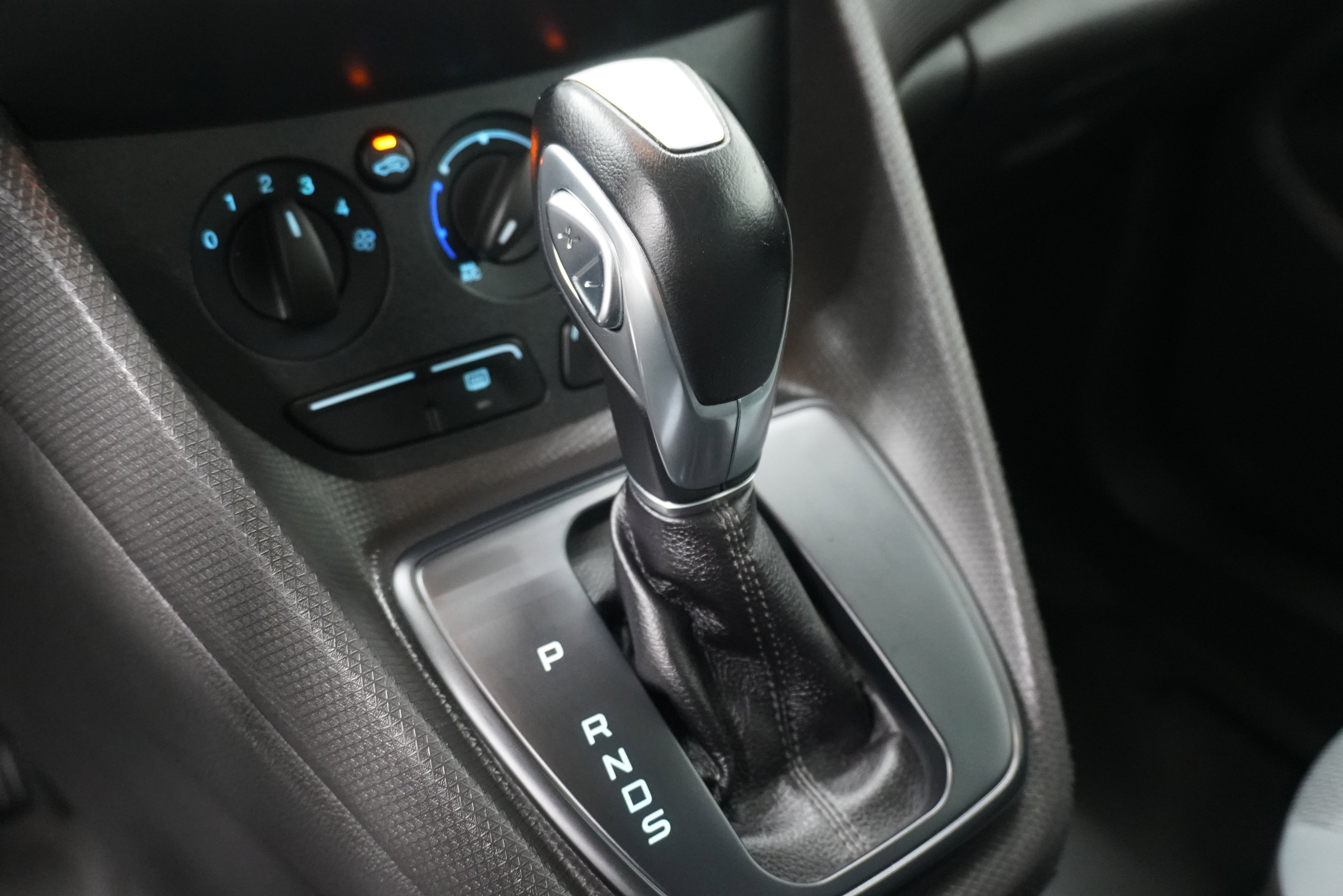 Used 2015 Ford Transit Connect XL image 15