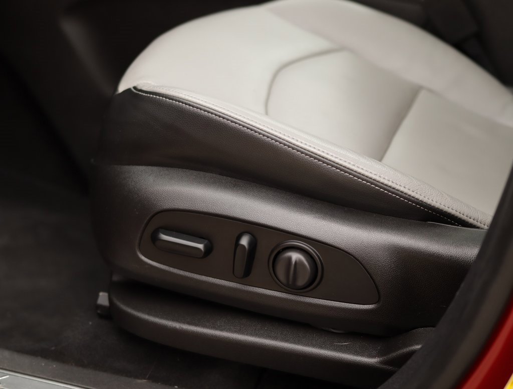 Used 2018 Chevrolet Equinox Premier image 22