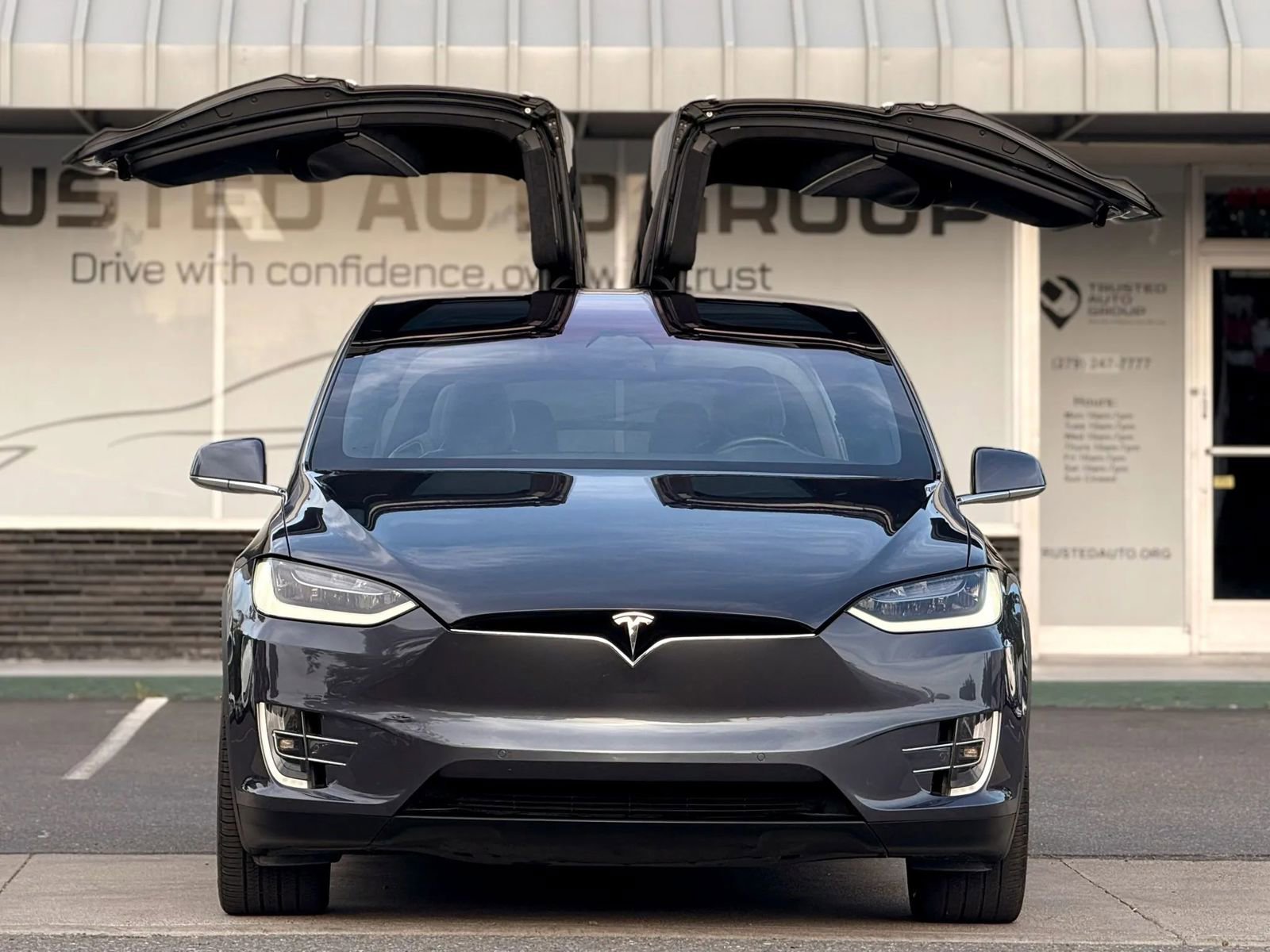 Used 2016 Tesla Model X 90D image 3