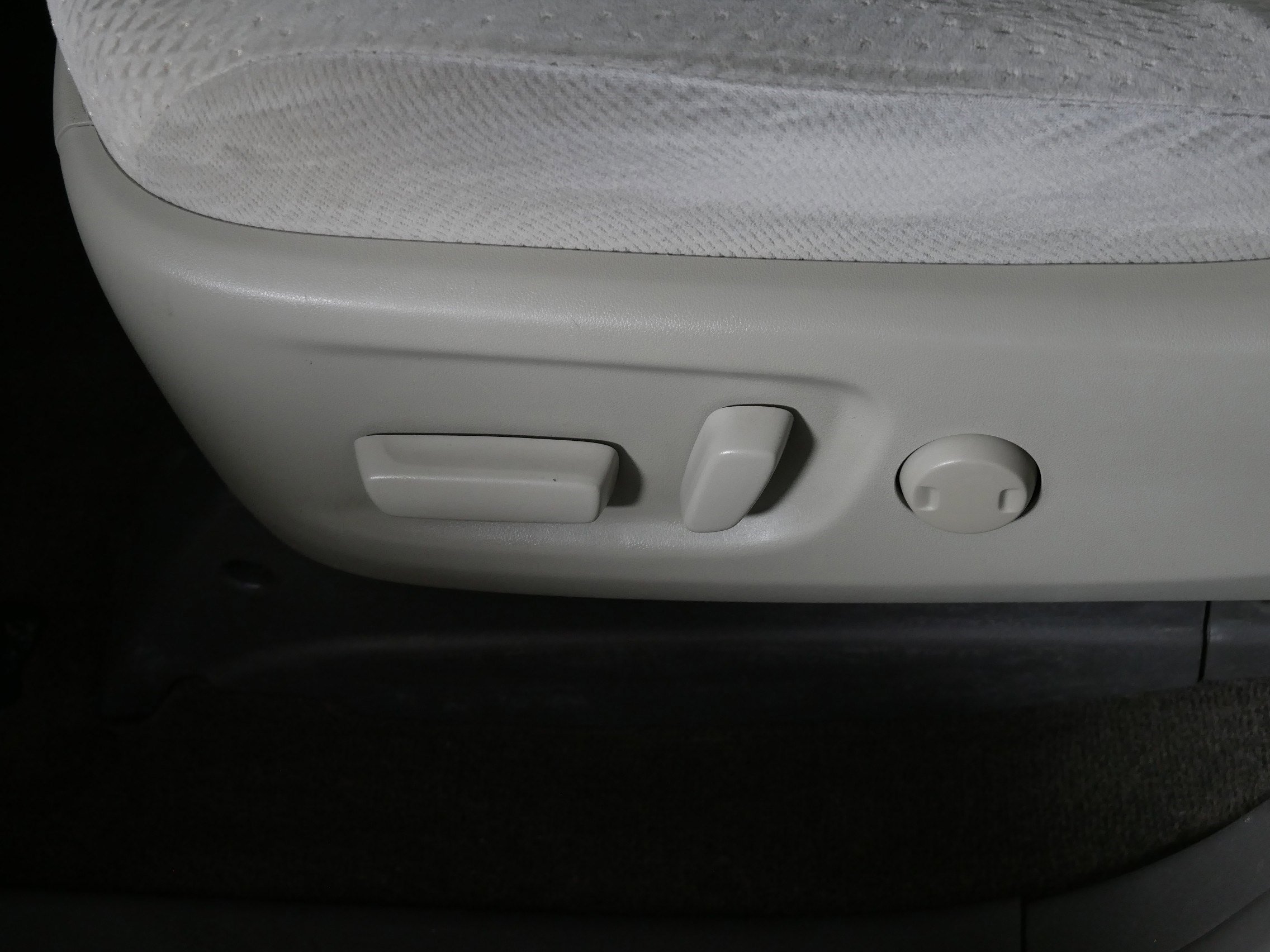 Used 2012 Toyota Sienna LE FWD image 20