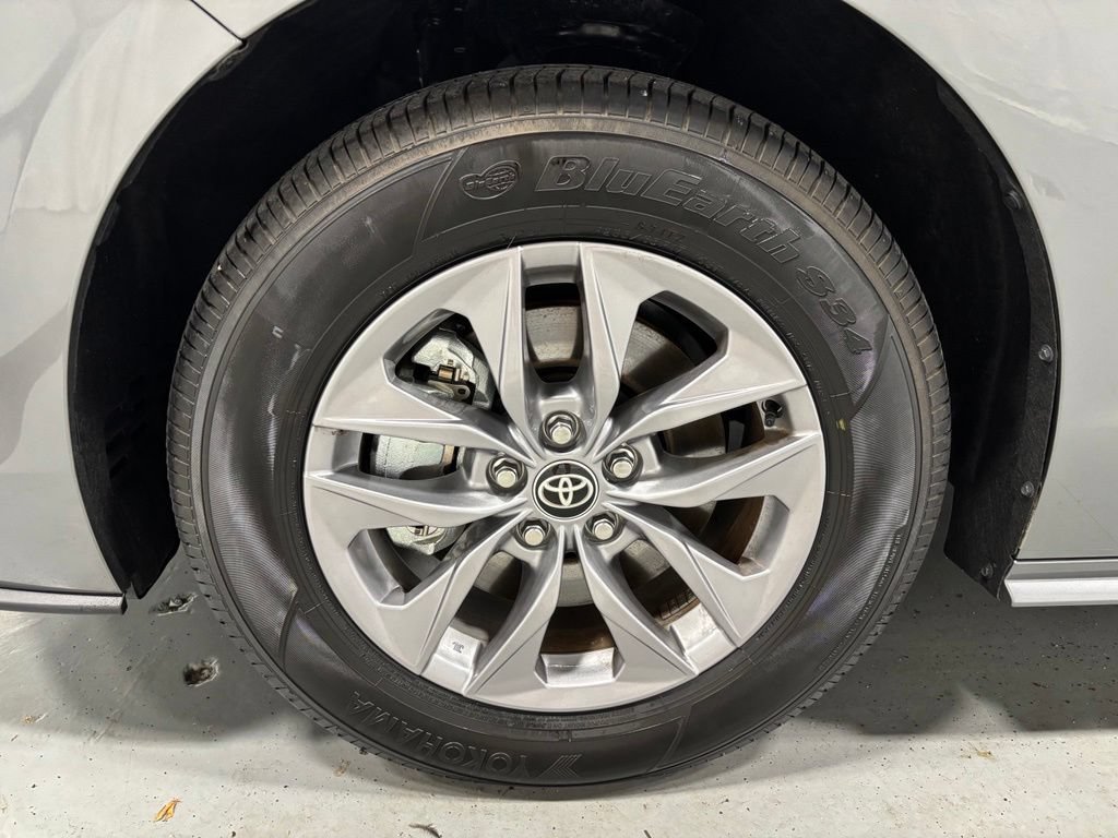 Used 2026 Toyota Sienna LE FWD image 67