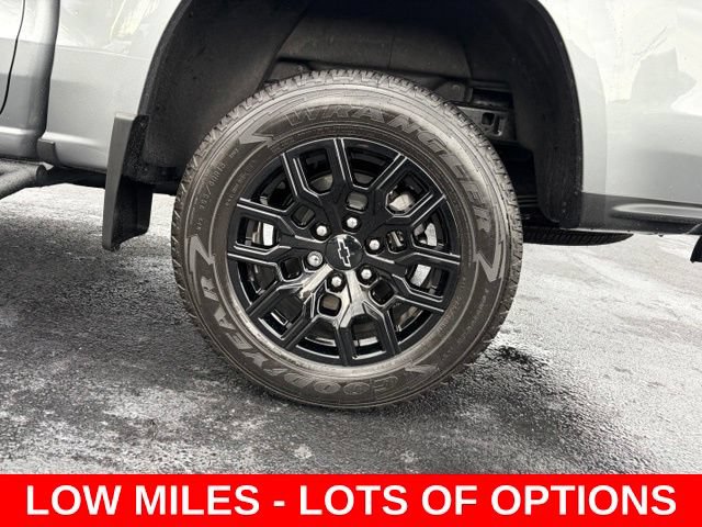 Used 2025 Chevrolet Colorado W/T w/ WT Custom Package RWD image 10