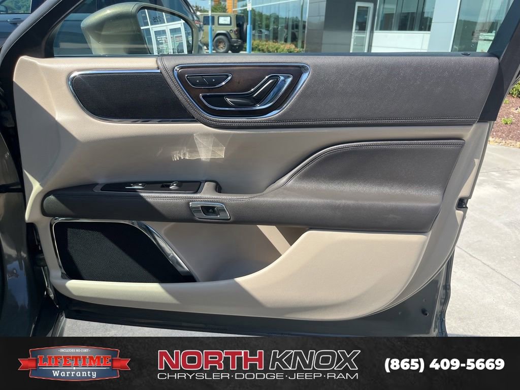 Used 2017 Lincoln Continental Select FWD image 29