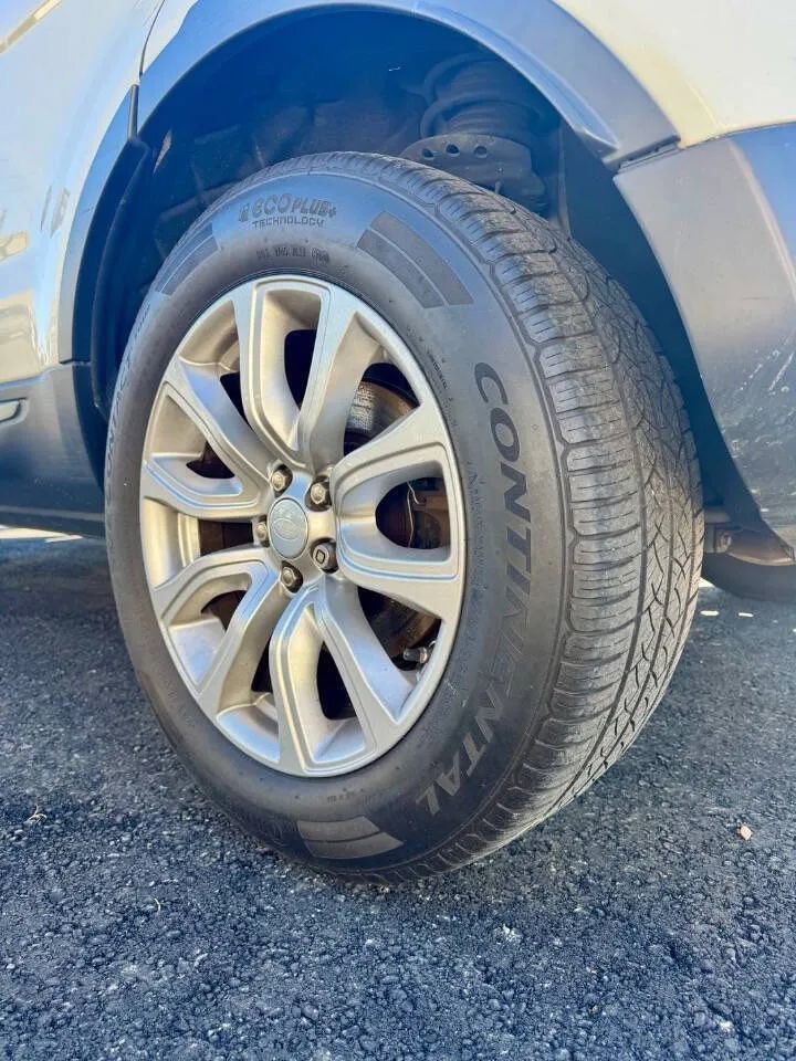 Used 2016 Land Rover Range Rover Evoque SE image 4