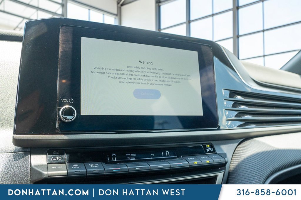 Used 2025 Toyota Camry SE FWD image 5