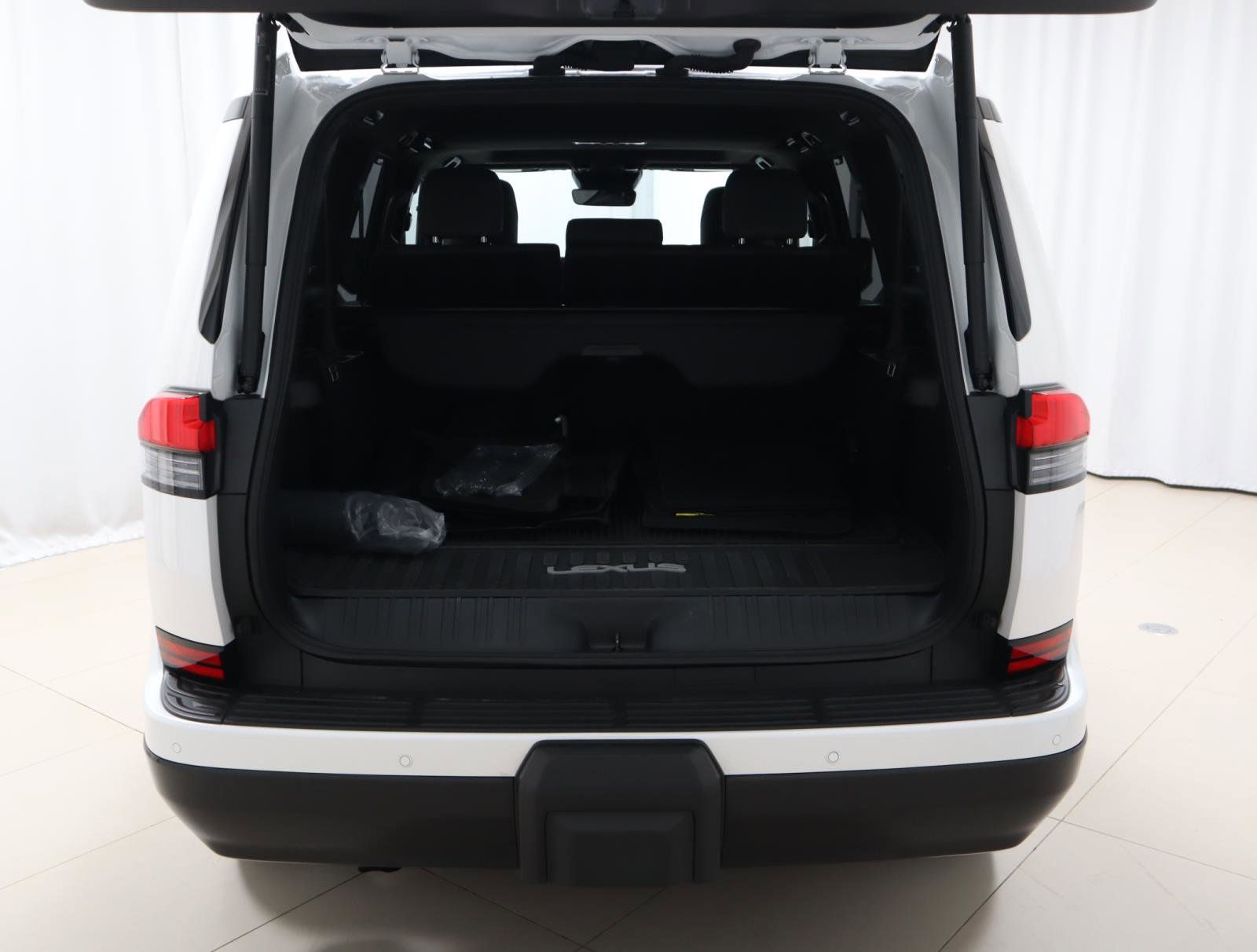 Used 2024 Lexus GX 550 w/ Accessory Package (Z1) image 11