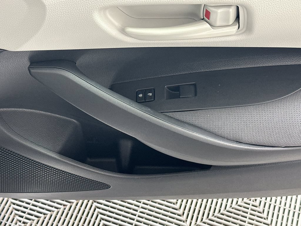 Used 2025 Toyota Corolla LE FWD image 28