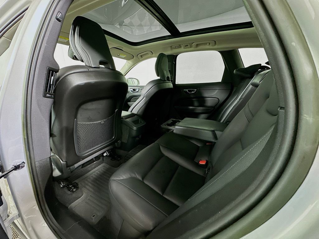 Used 2023 Volvo XC60 B5 Plus w/ Protection Package Premier AWD/4WD image 4