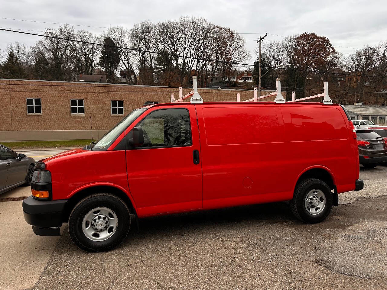 Used 2018 Chevrolet Express 2500 image 4