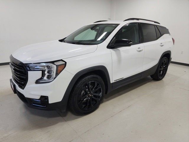 Used 2022 GMC Terrain SLT w/ Elevation Edition image 8