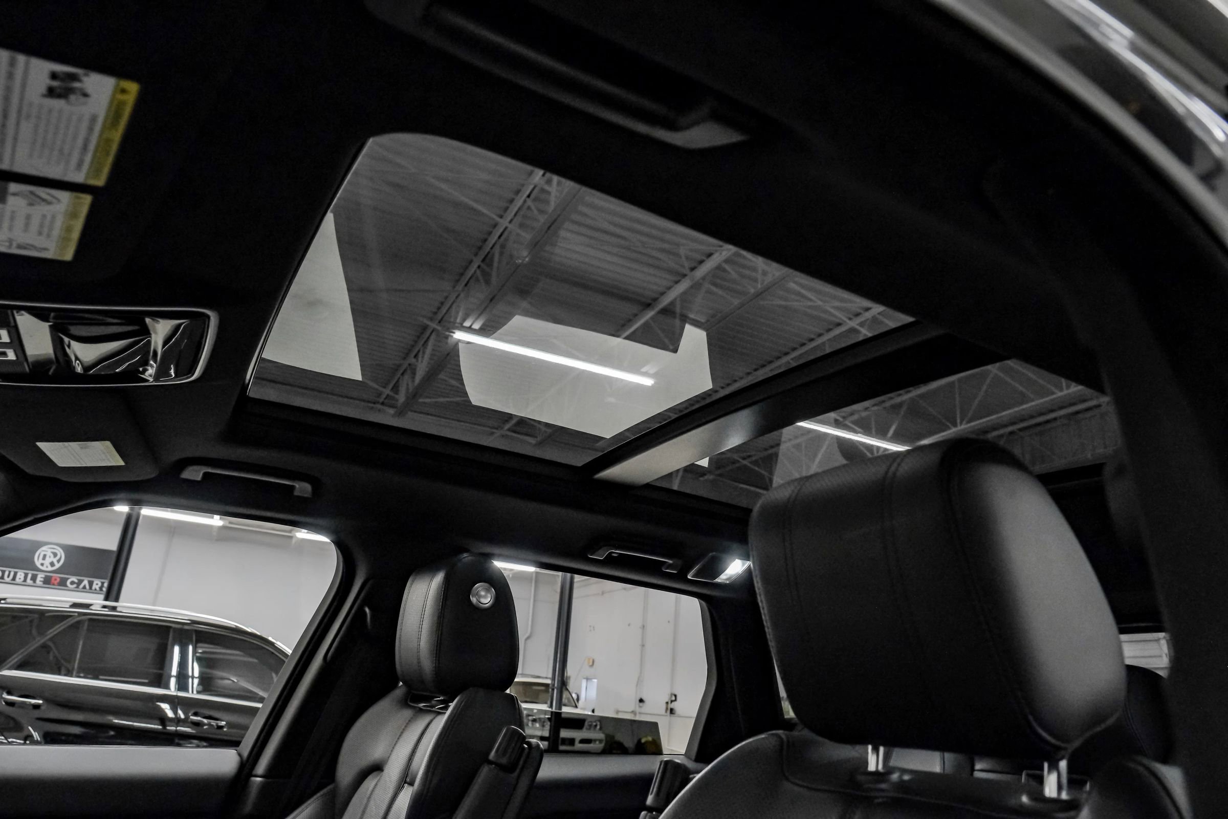 Used 2017 Land Rover Range Rover Sport HSE image 4