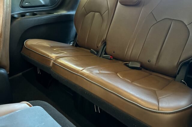 Used 2019 Chrysler Pacifica Limited w/ Advanced Safetytec Group FWD image 13