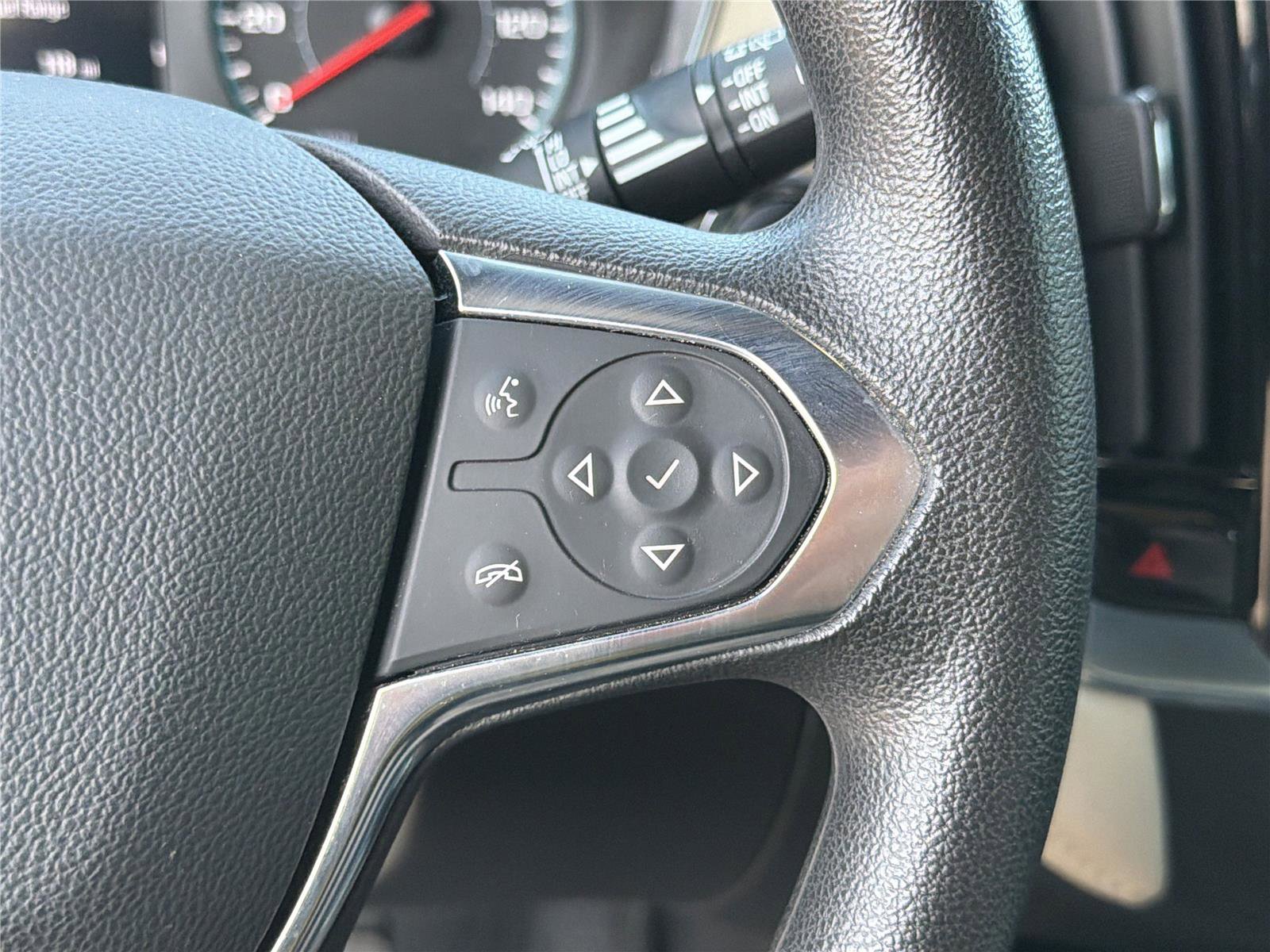 Used 2022 Chevrolet Traverse LS FWD image 26