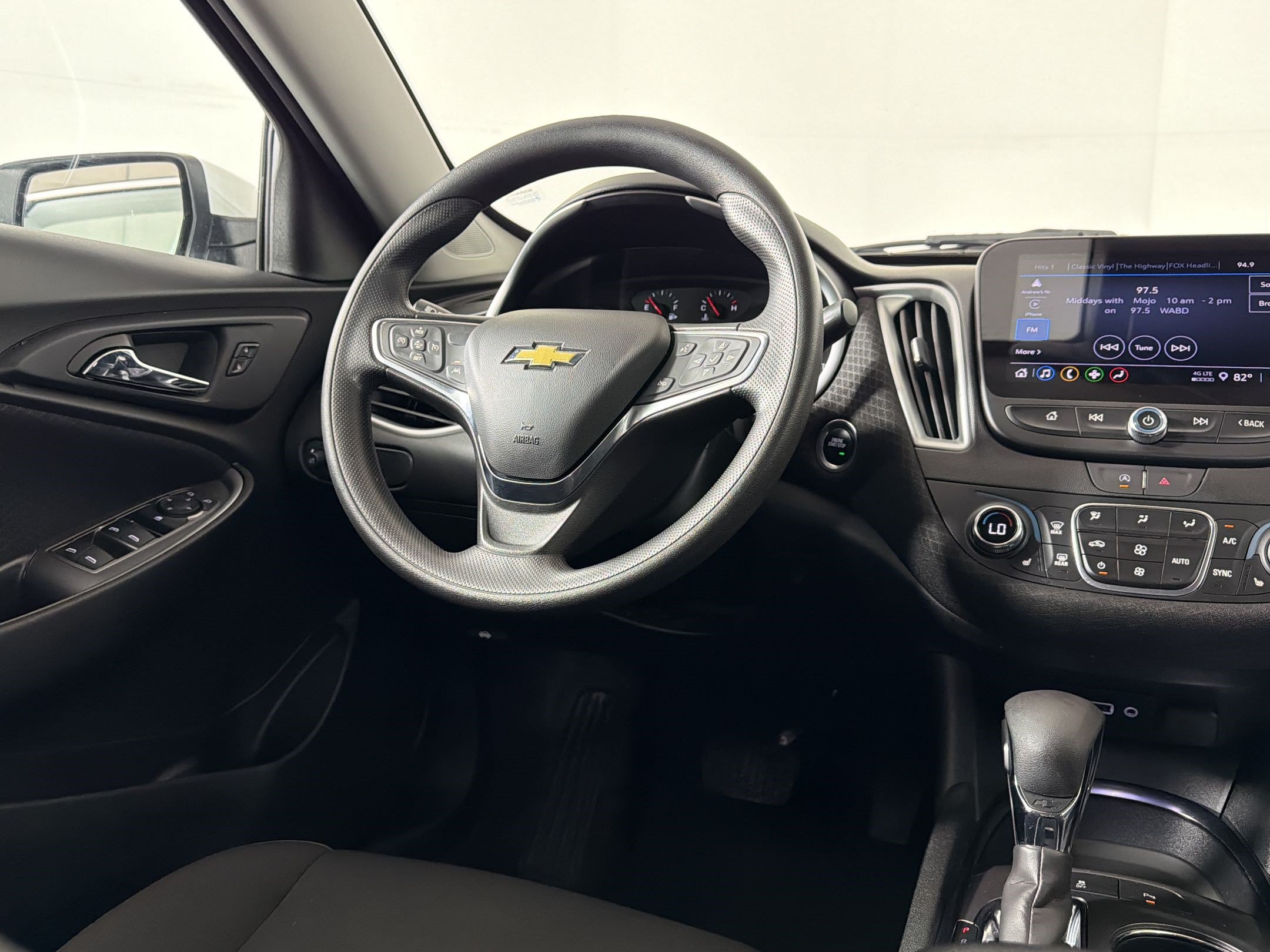 Used 2024 Chevrolet Malibu LT FWD image 27