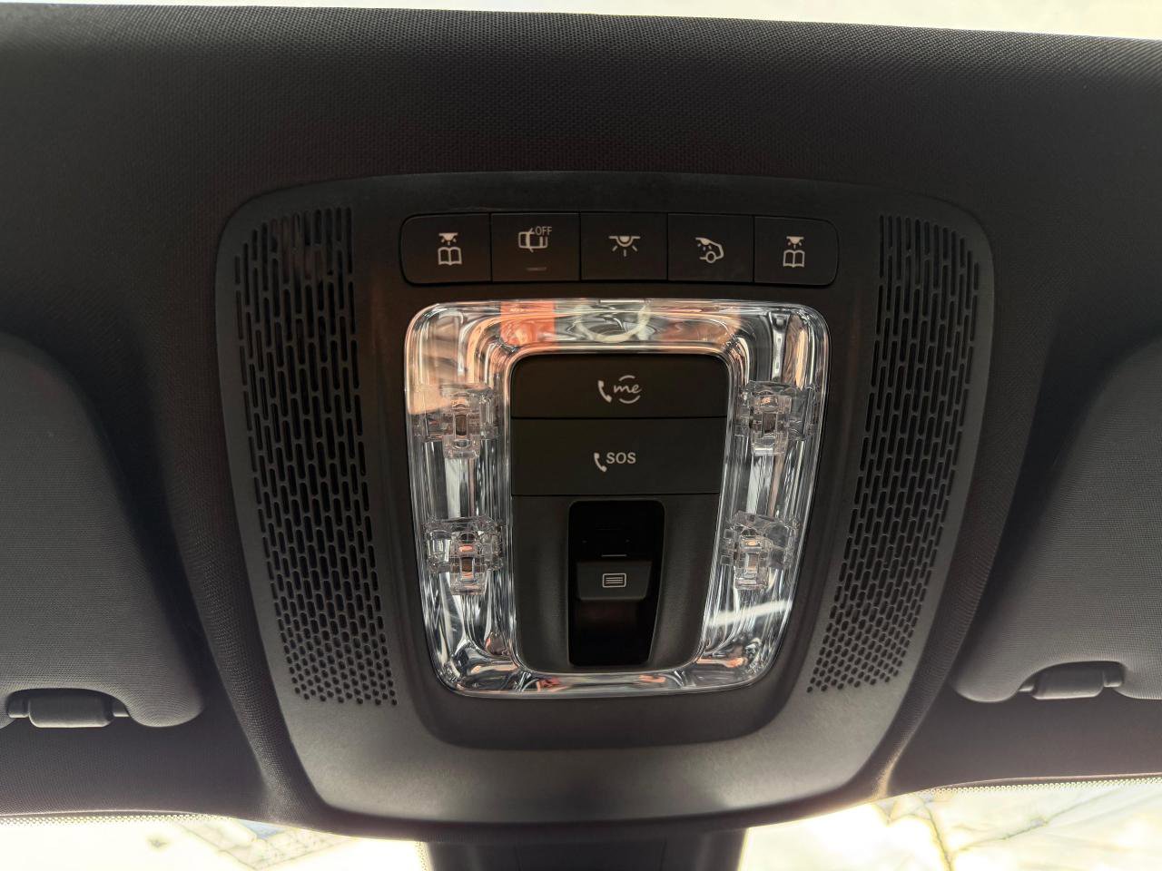 Used 2023 Mercedes-Benz GLB 250 4MATIC w/ Premium Package image 19