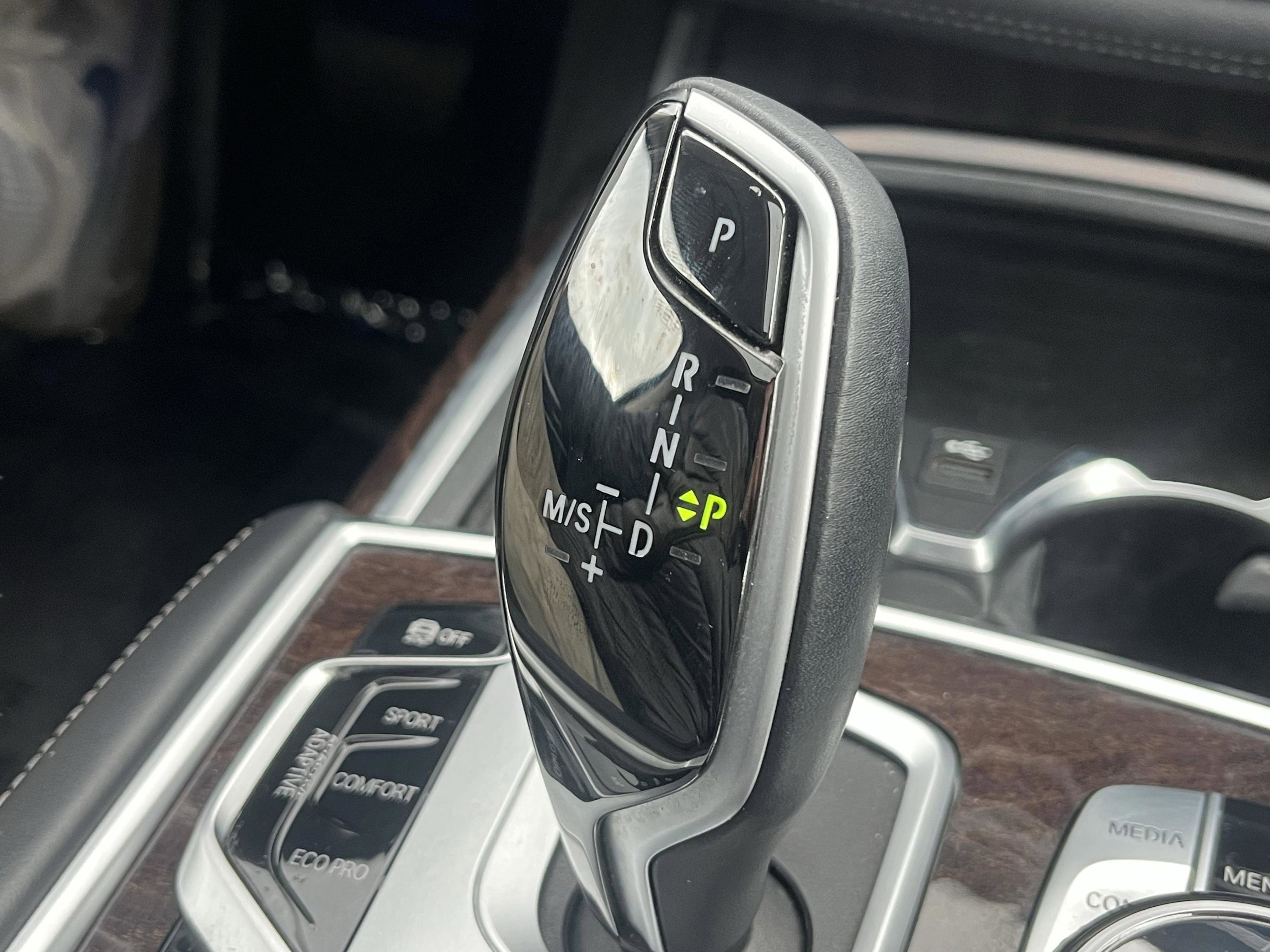 Used 2022 BMW 750i xDrive w/ Executive Package image 22