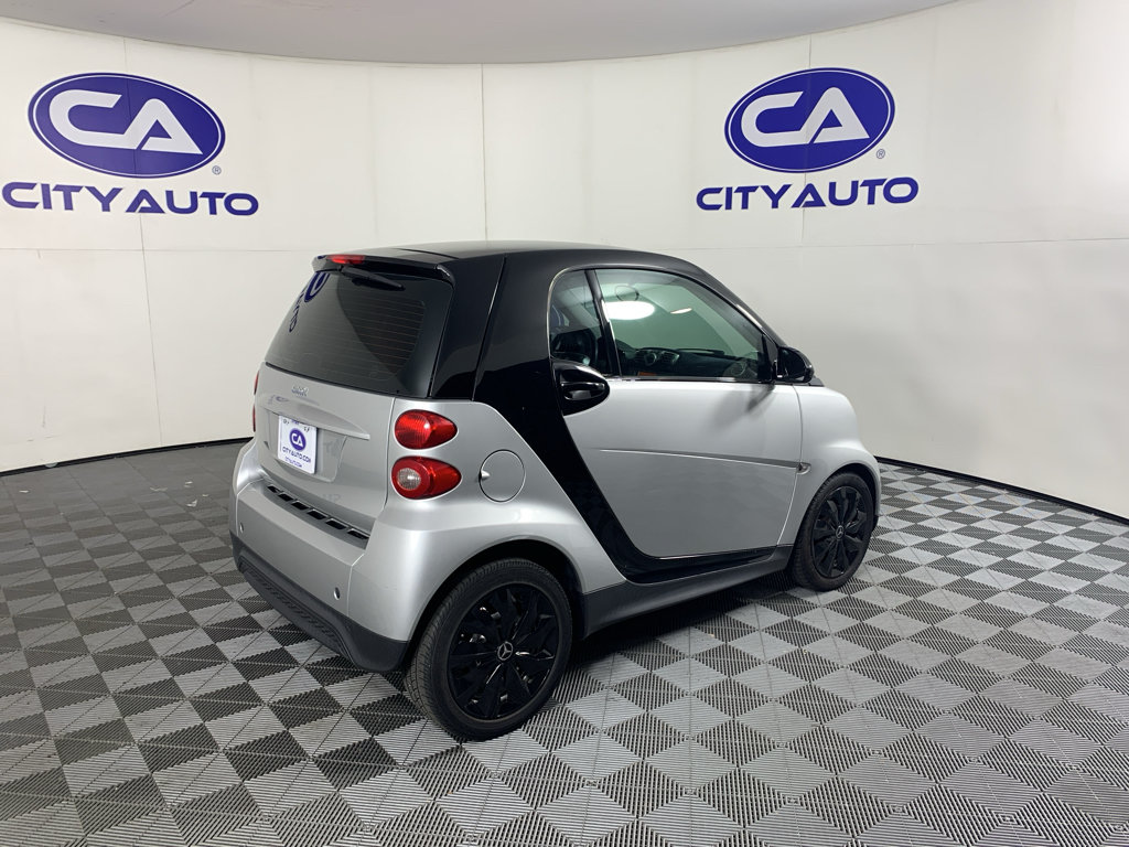 Used 2015 smart fortwo pure RWD image 3