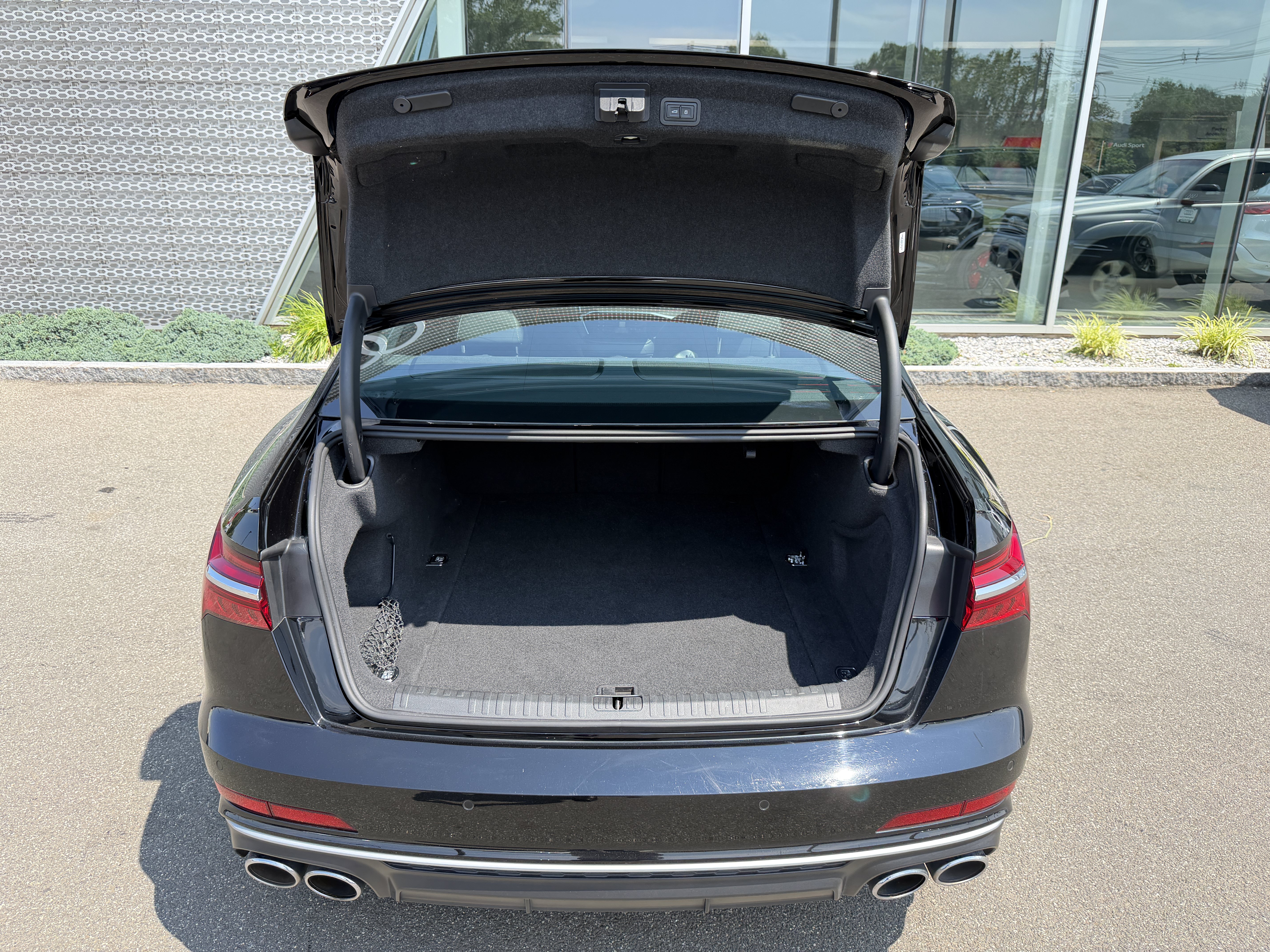 Certified 2024 Audi S6 Premium Plus w/ Premium Plus Package AWD/4WD image 17
