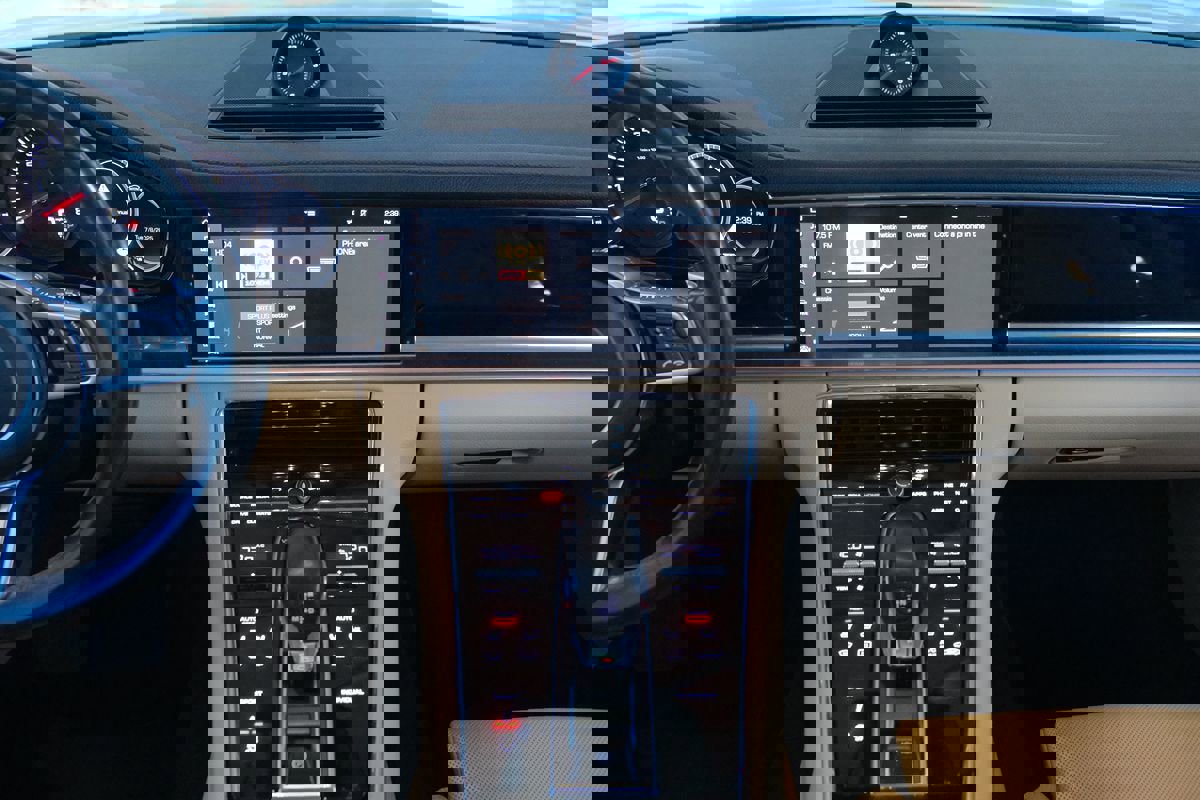 Used 2017 Porsche Panamera image 20