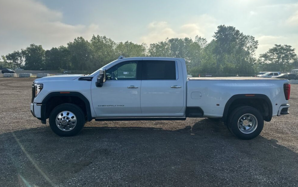 Used 2026 GMC Sierra 3500 Denali Ultimate AWD/4WD image 3