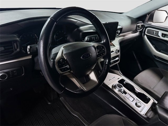 Used 2022 Ford Explorer XLT image 16