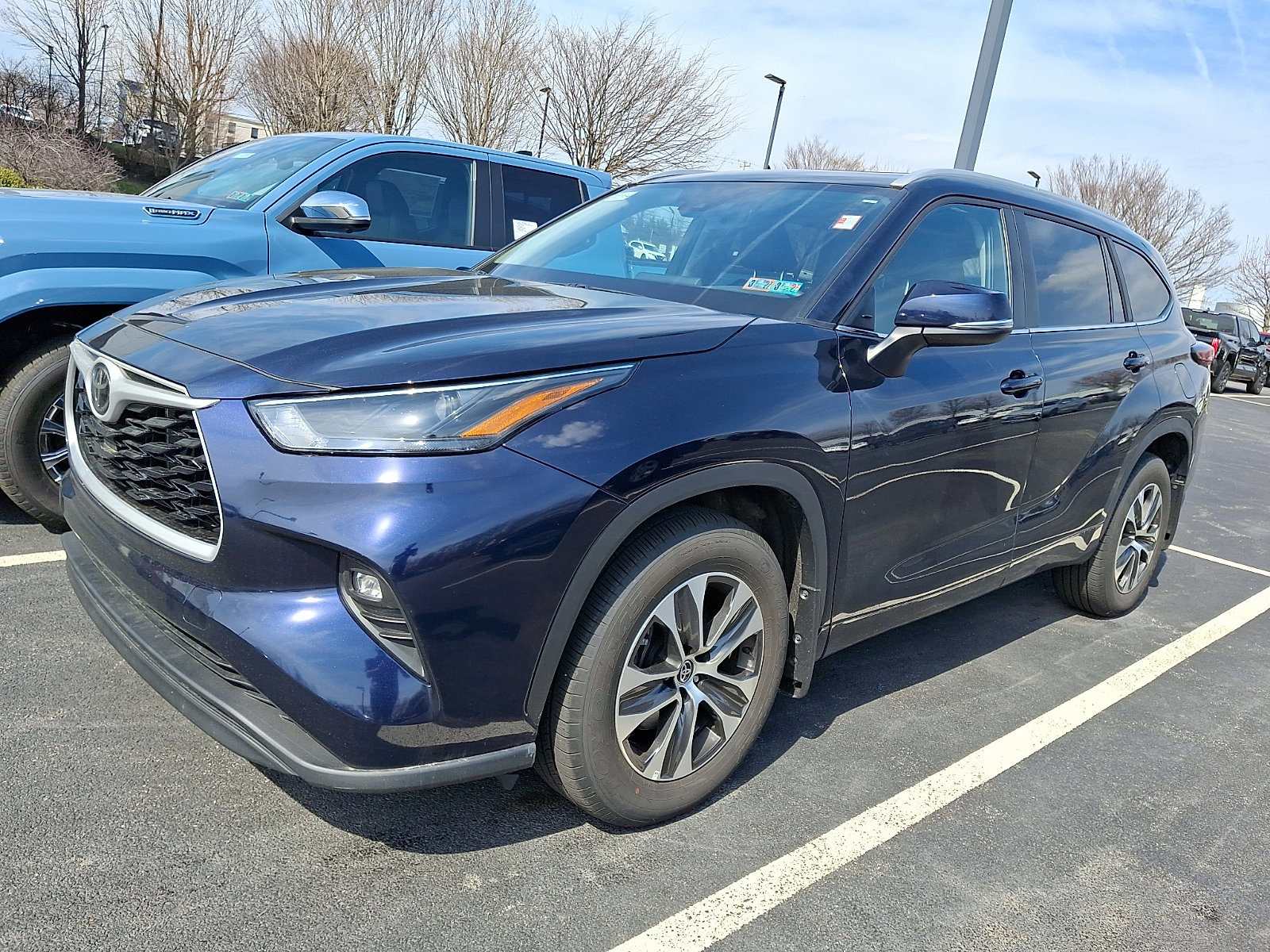 Certified 2025 Toyota Highlander XLE image 2