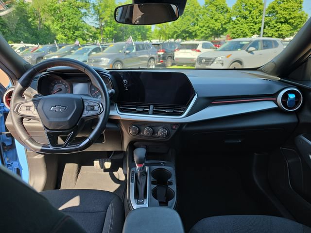 Used 2024 Chevrolet Trax RS FWD image 12
