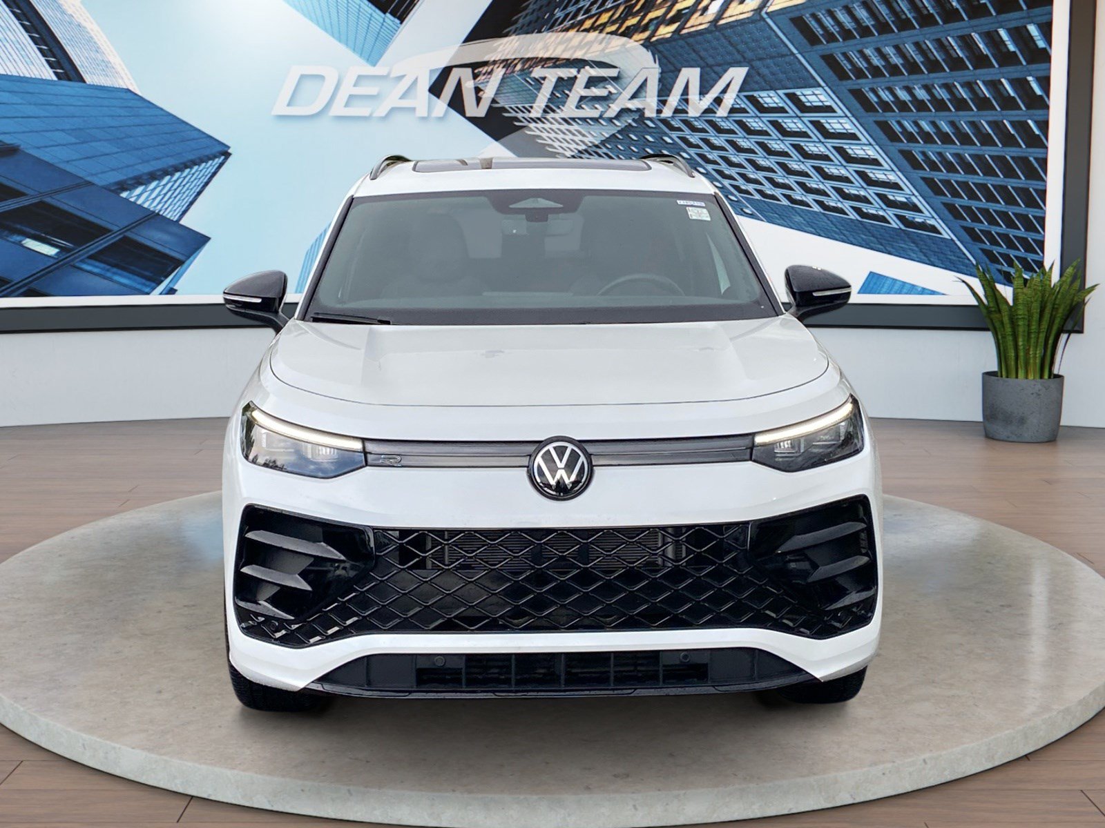 New 2026 Volkswagen Tiguan SE R-Line FWD image 2