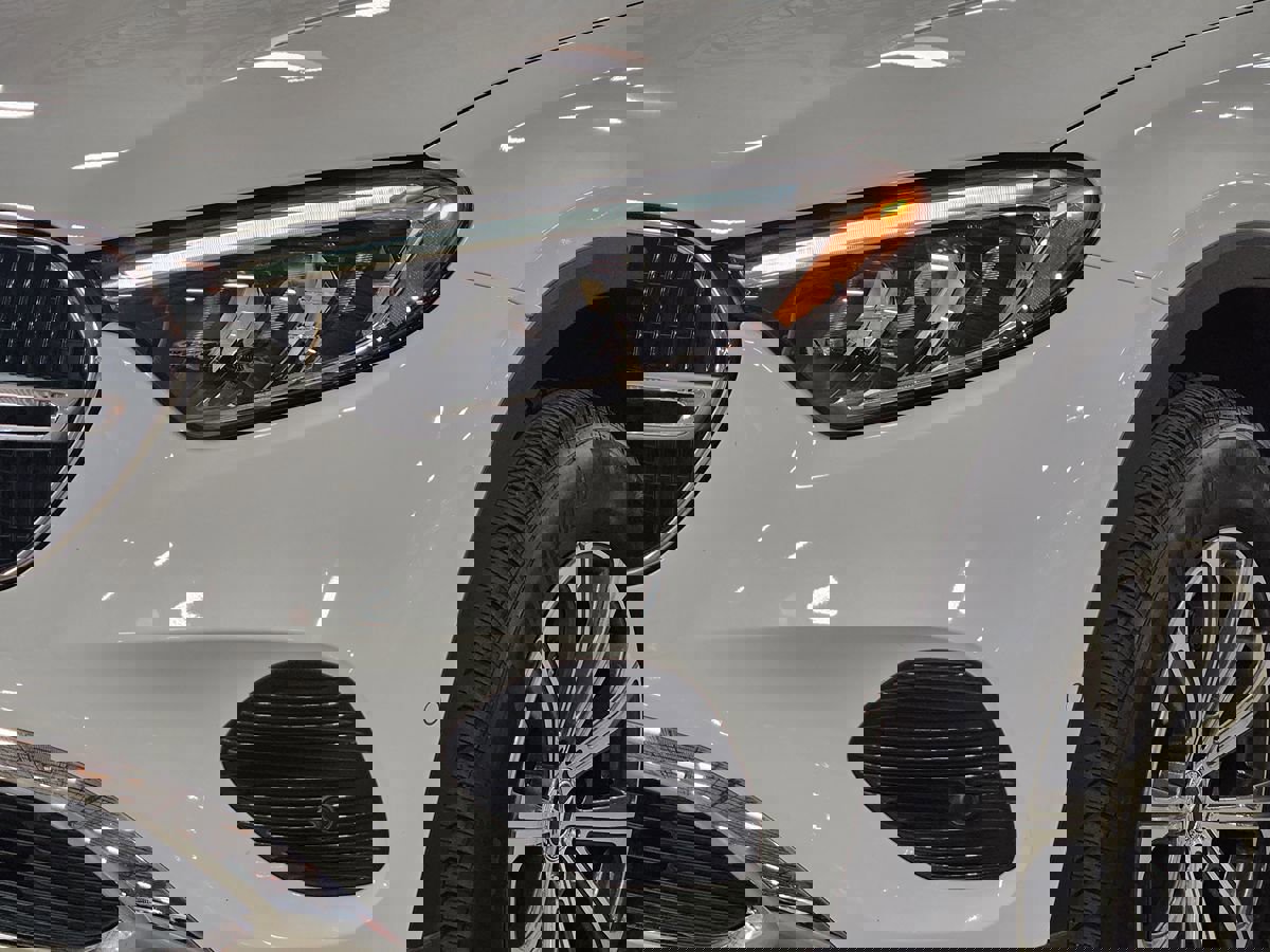 Used 2025 Mercedes-Benz GLC 300 4MATIC image 14