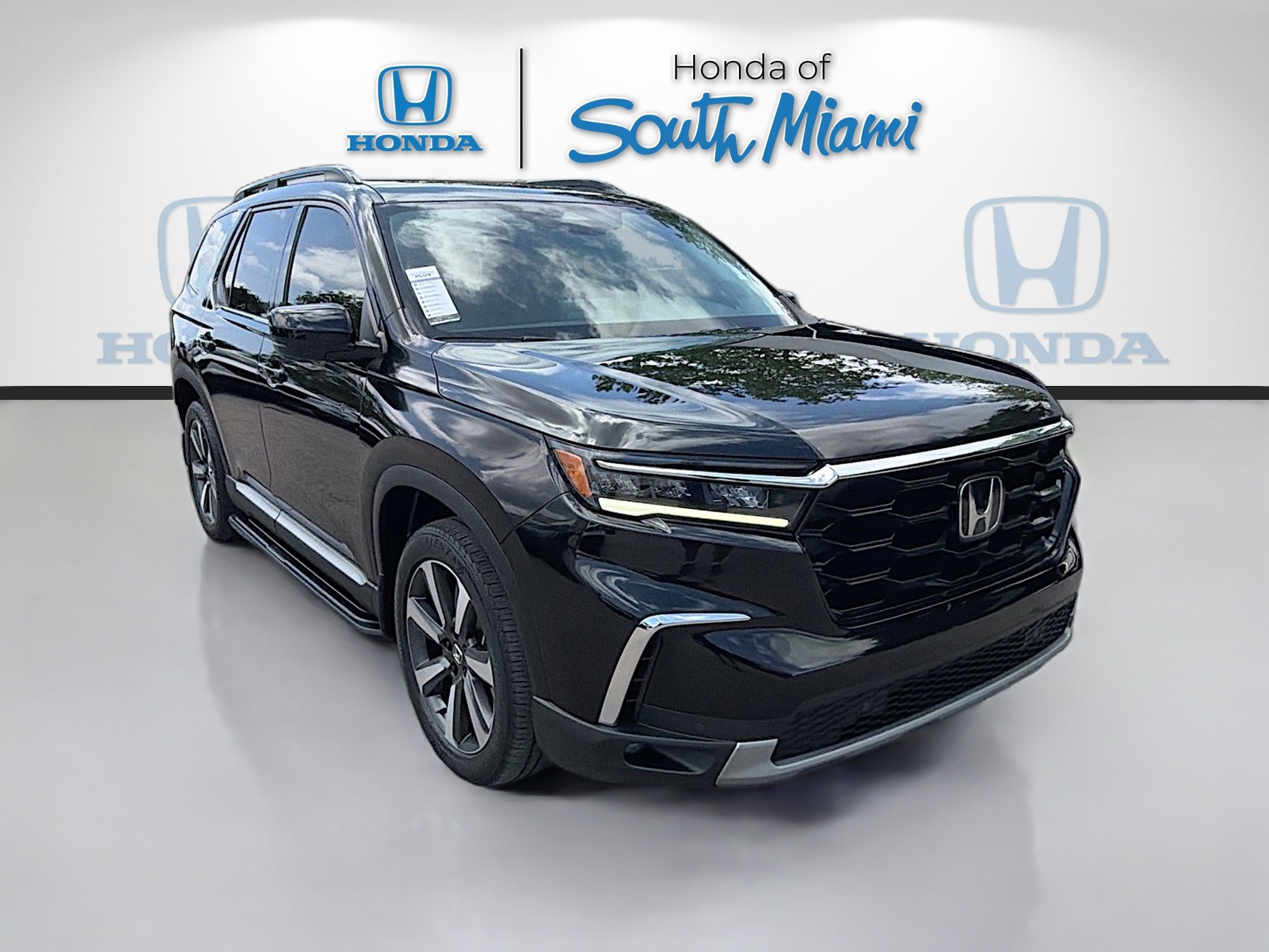 Used 2023 Honda Pilot Touring image 1