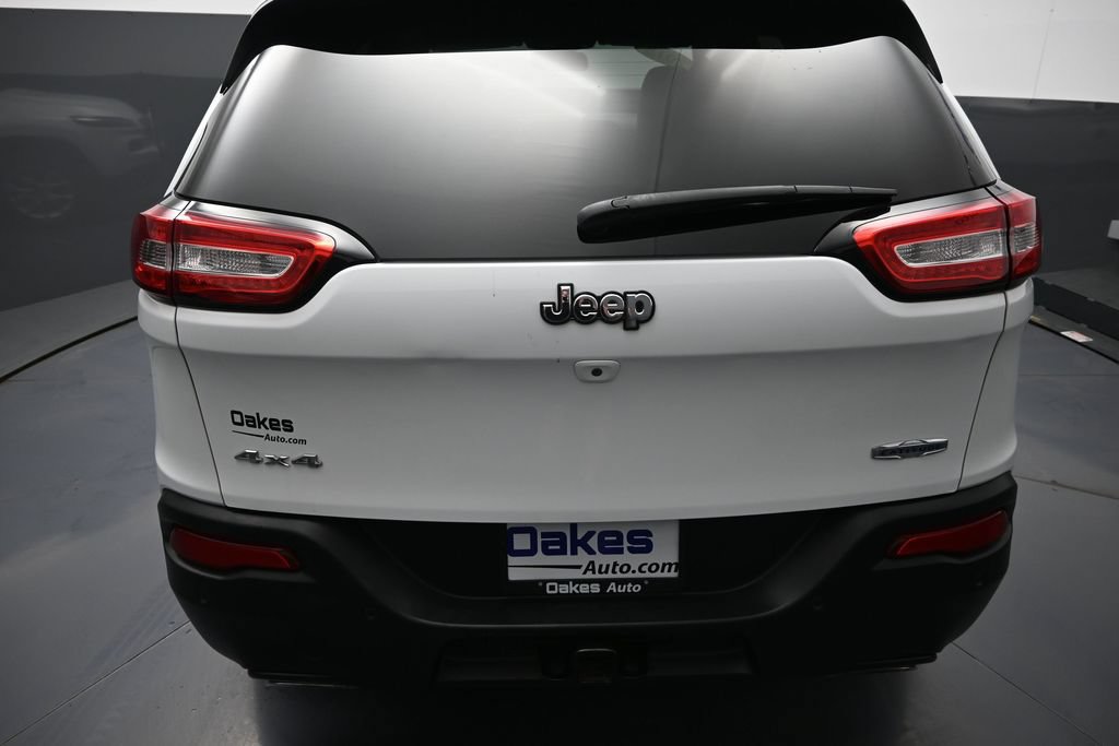 Used 2018 Jeep Cherokee Latitude Plus w/ Cold Weather Group AWD/4WD image 31