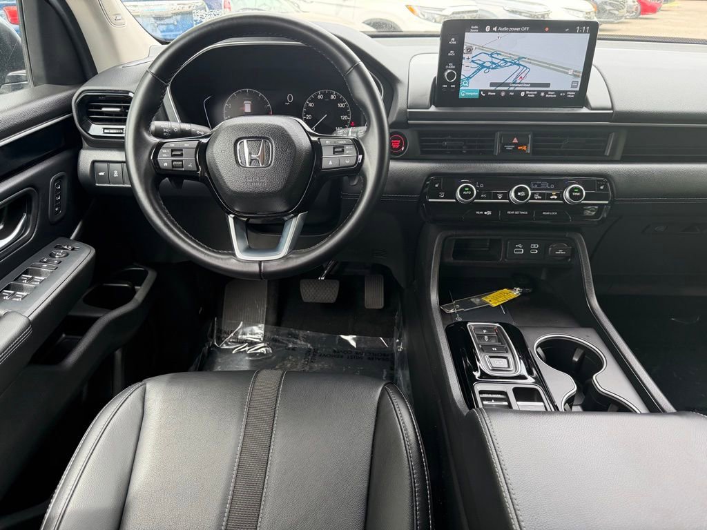 Certified 2025 Honda Pilot Touring image 15