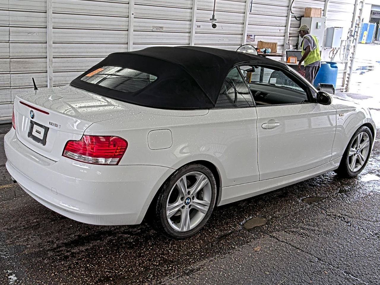 Used 2009 BMW 128i Convertible RWD image 2