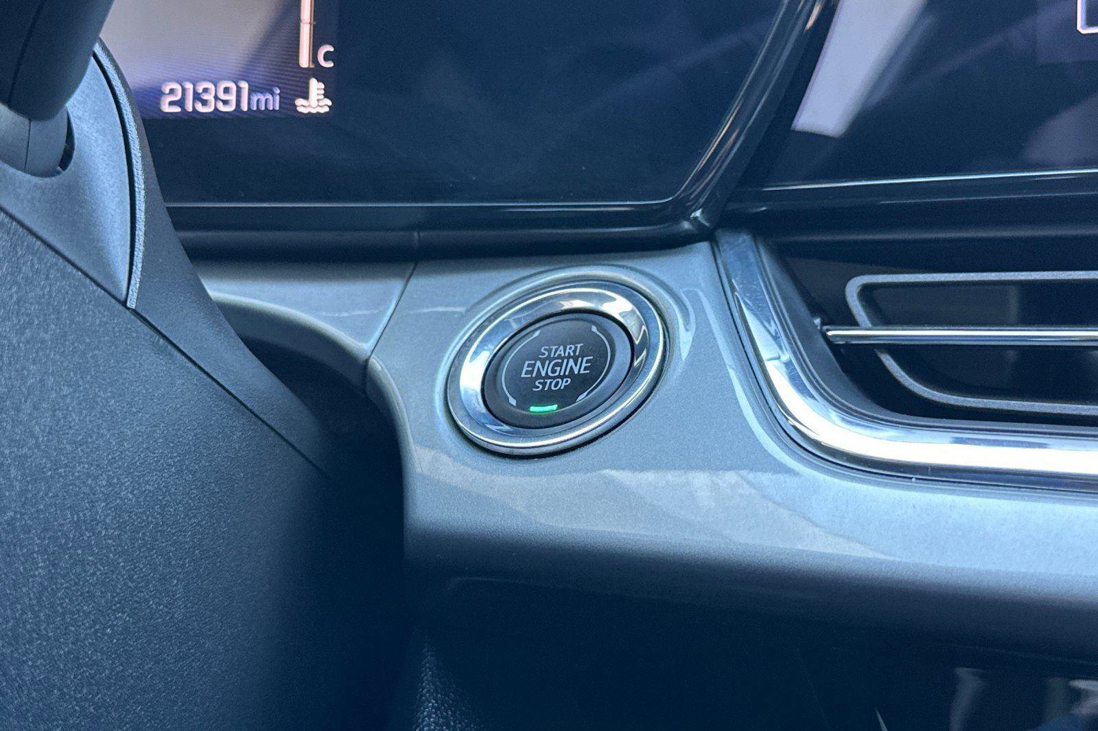 Used 2025 Chevrolet Trax LT w/ LT Convenience Package image 21