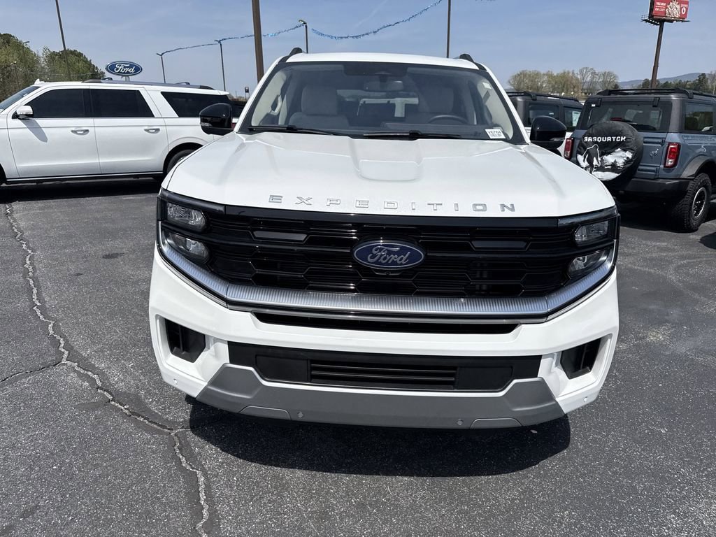 Used 2025 Ford Expedition Platinum w/ Platinum Ultimate Package AWD/4WD image 2