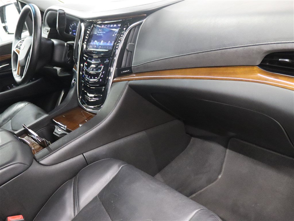 Used 2018 Cadillac Escalade ESV Luxury AWD/4WD image 28
