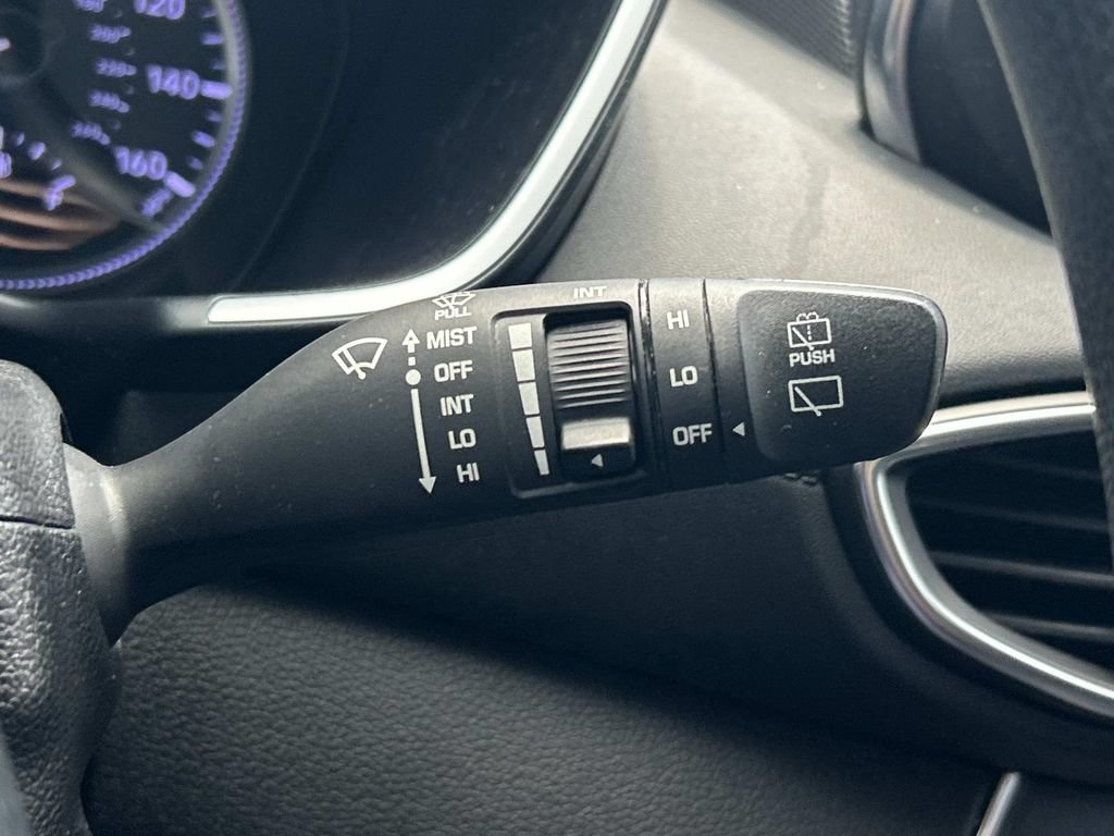 Used 2019 Hyundai Santa Fe SE AWD/4WD image 29