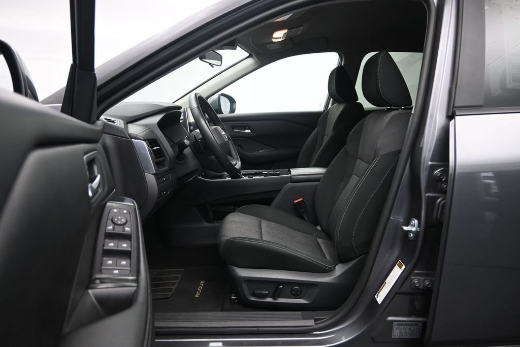 Used 2025 Nissan Rogue SV AWD/4WD image 22