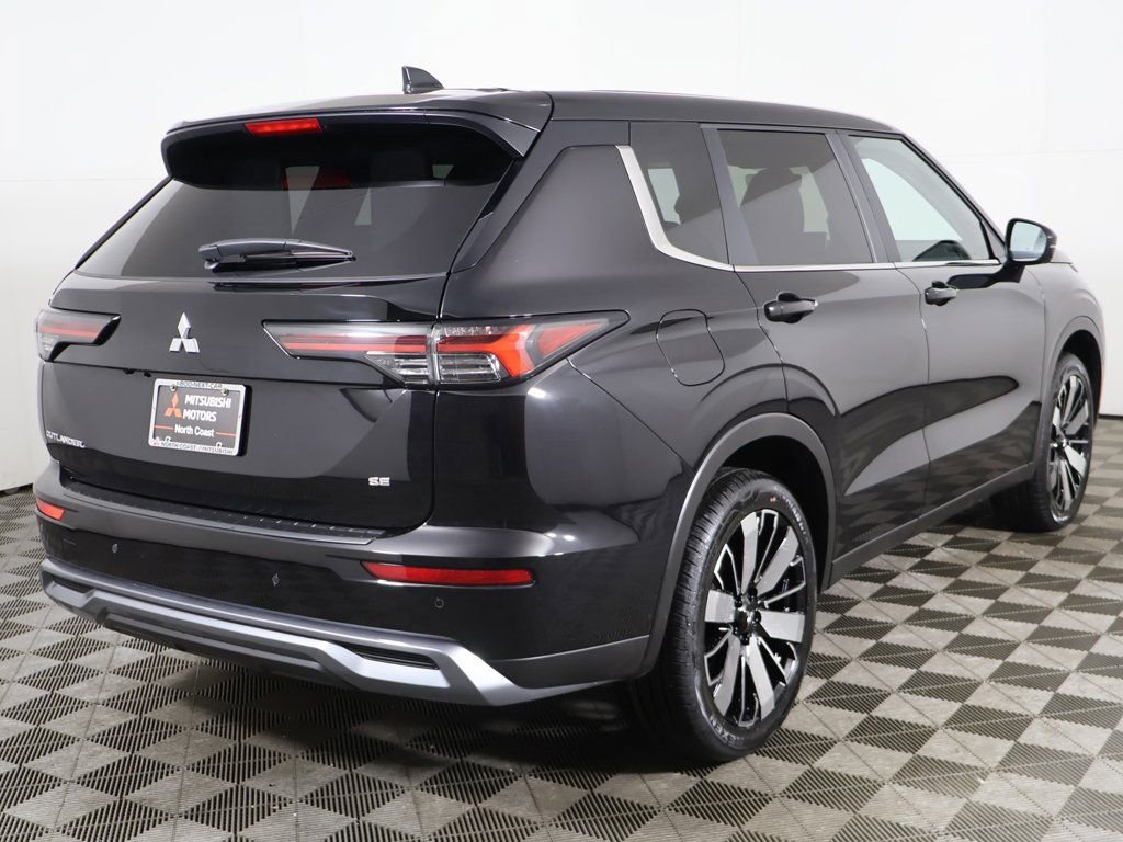 New 2026 Mitsubishi Outlander SE image 12
