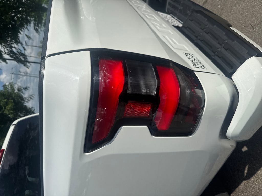 Used 2023 Nissan Frontier SV image 40