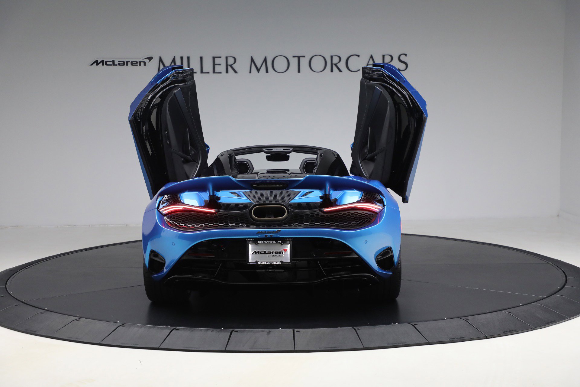 Used 2025 McLaren 750S Spider RWD image 18