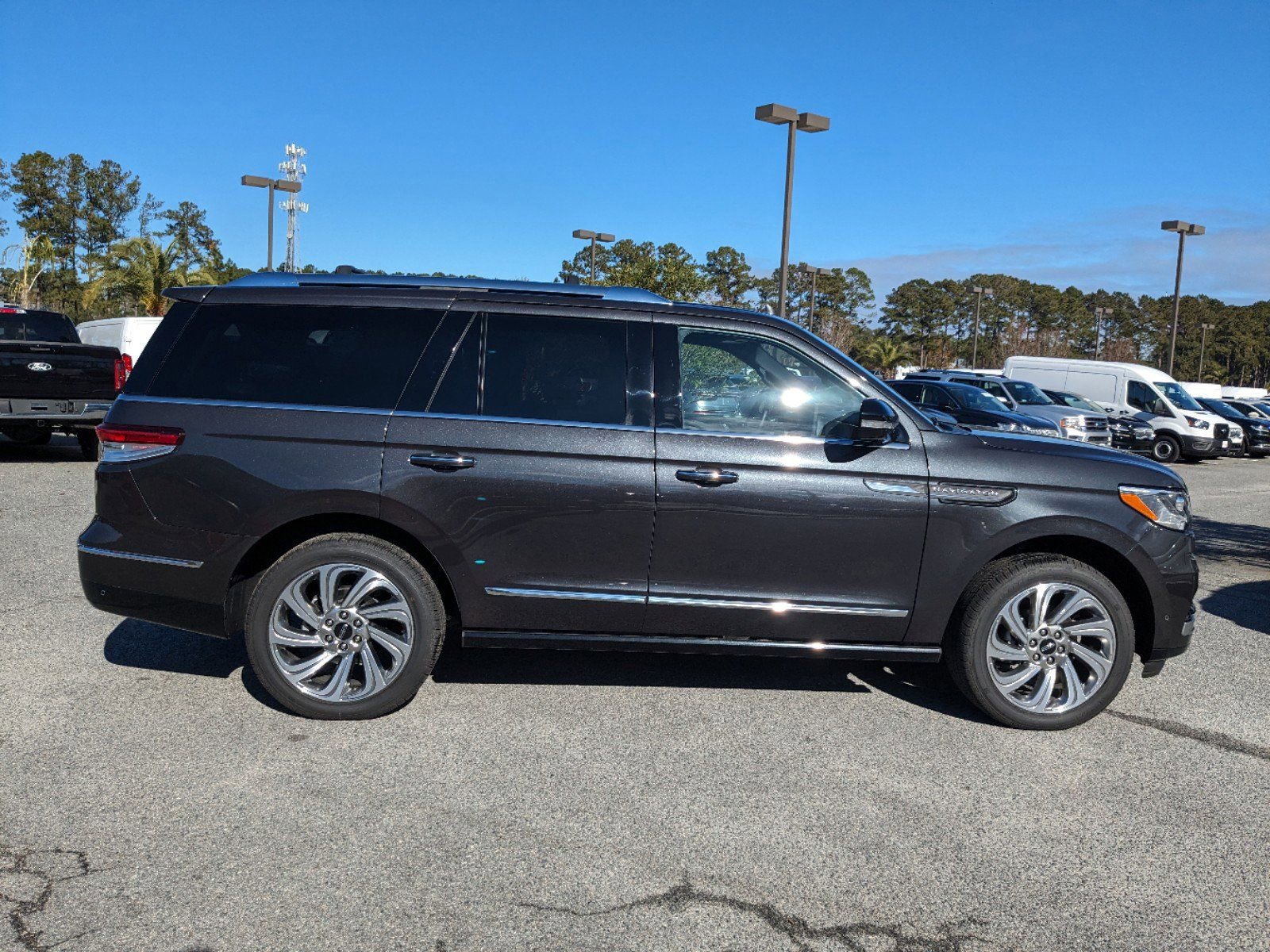Certified 2024 Lincoln Navigator Reserve image 4