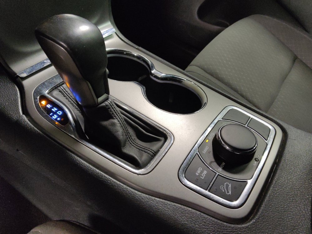 Used 2019 Jeep Grand Cherokee Laredo image 26
