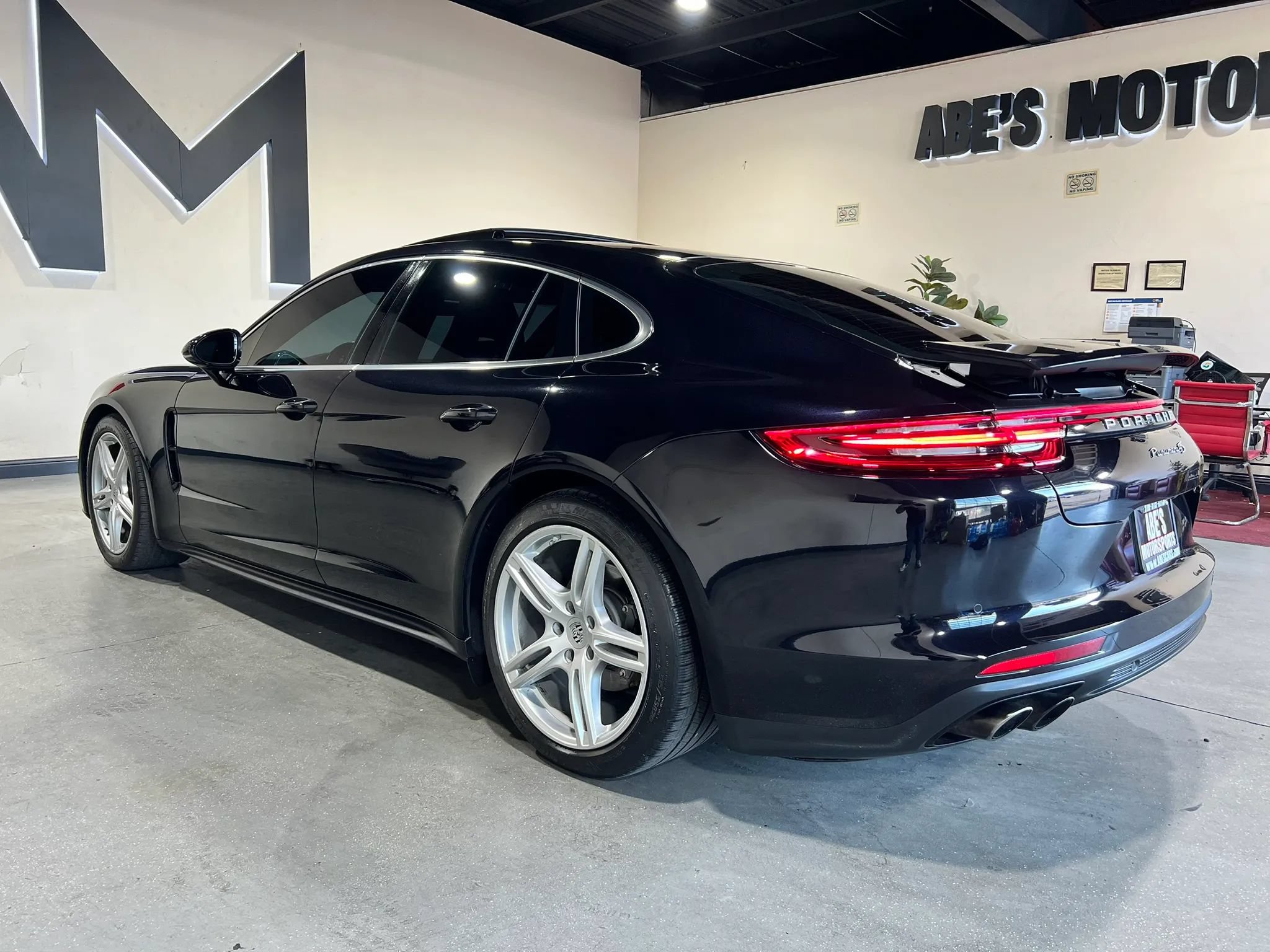 Used 2018 Porsche Panamera 4S AWD/4WD image 7