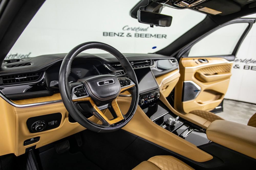 Used 2024 Jeep Grand Cherokee Summit AWD/4WD image 19