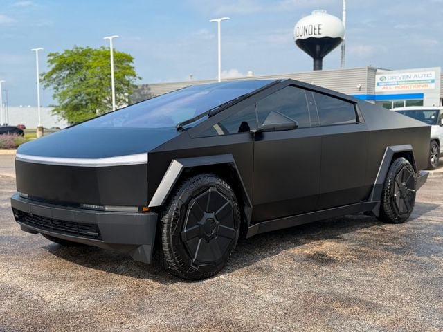 Used 2024 Tesla Cybertruck AWD Crew Cab image 6
