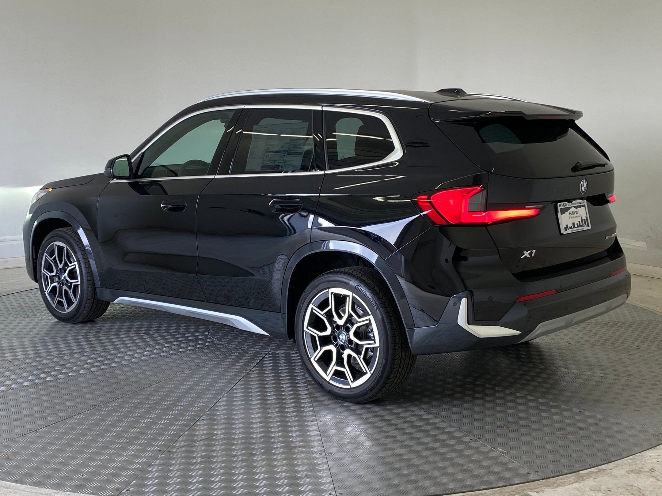 New 2026 BMW X1 xDrive28i w/ Convenience Package image 3